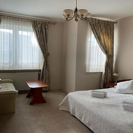 Hotel Alexandra Pobiedziska Esterno foto
