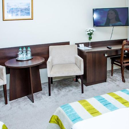 Hotel Alexandra Pobiedziska Esterno foto