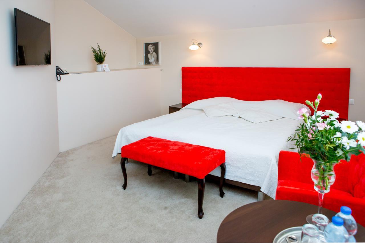 Hotel Alexandra Pobiedziska Esterno foto