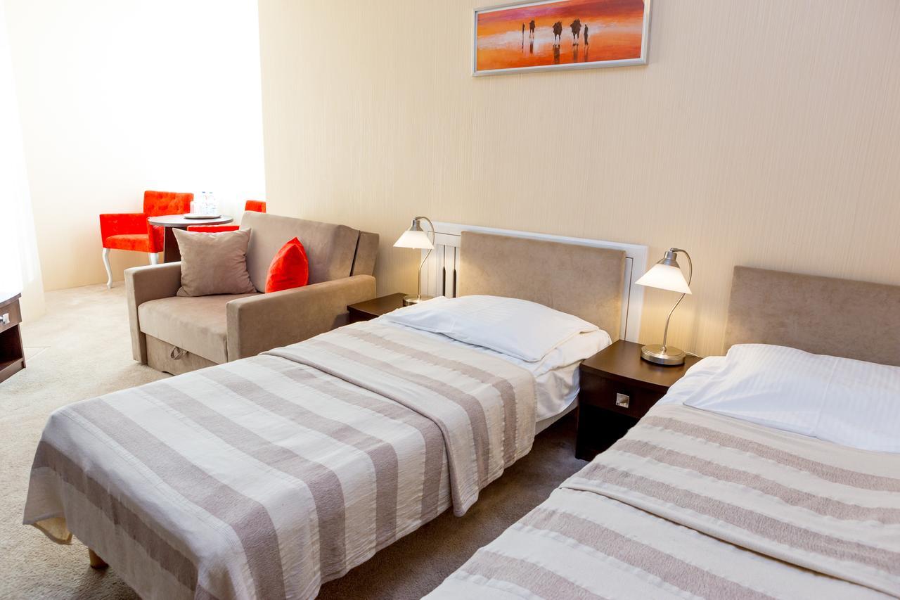 Hotel Alexandra Pobiedziska Esterno foto