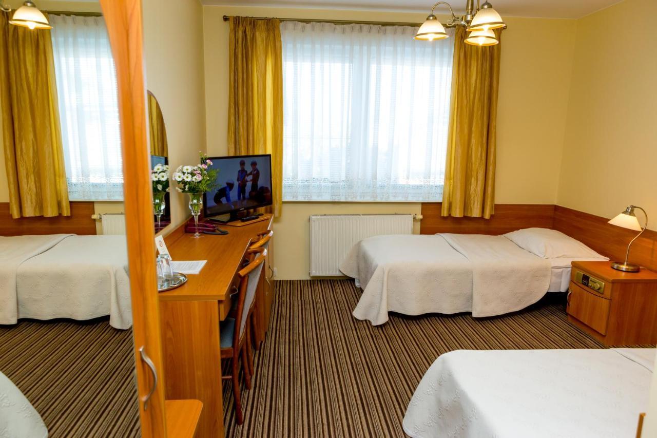 Hotel Alexandra Pobiedziska Esterno foto