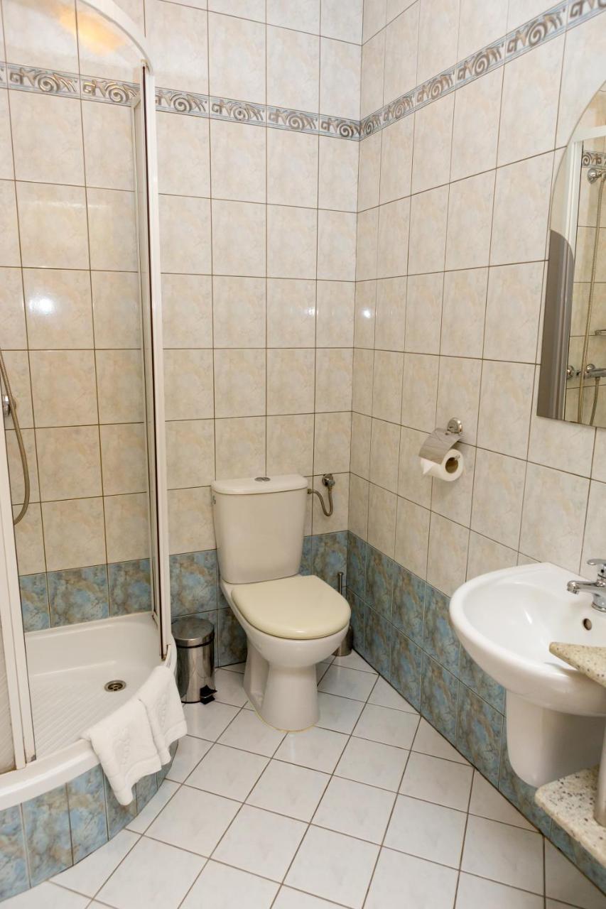 Hotel Alexandra Pobiedziska Esterno foto