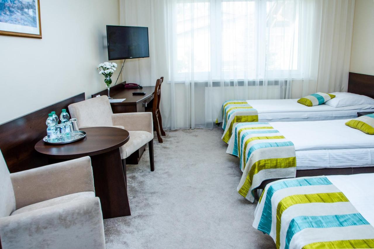Hotel Alexandra Pobiedziska Esterno foto