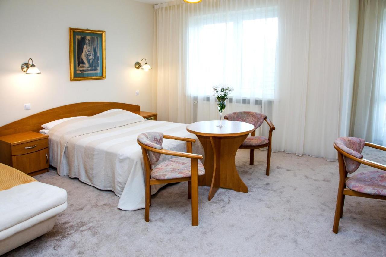 Hotel Alexandra Pobiedziska Esterno foto